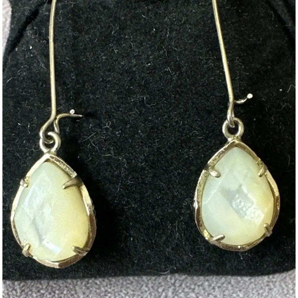 Kendra Scott Gold Tone Dee Drop Earrings In White Mother Of Pearl - Picture 3 of 8